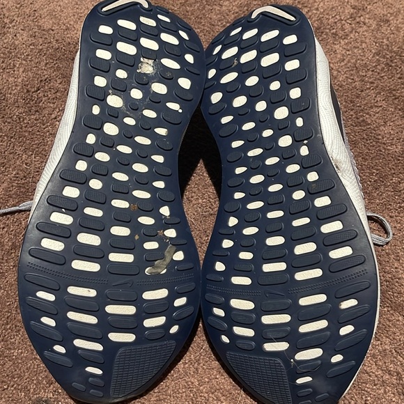 COPY - Nike women’s athletic shoes by the brand Nike reacts Infiniti run 4 - Picture 4 of 6